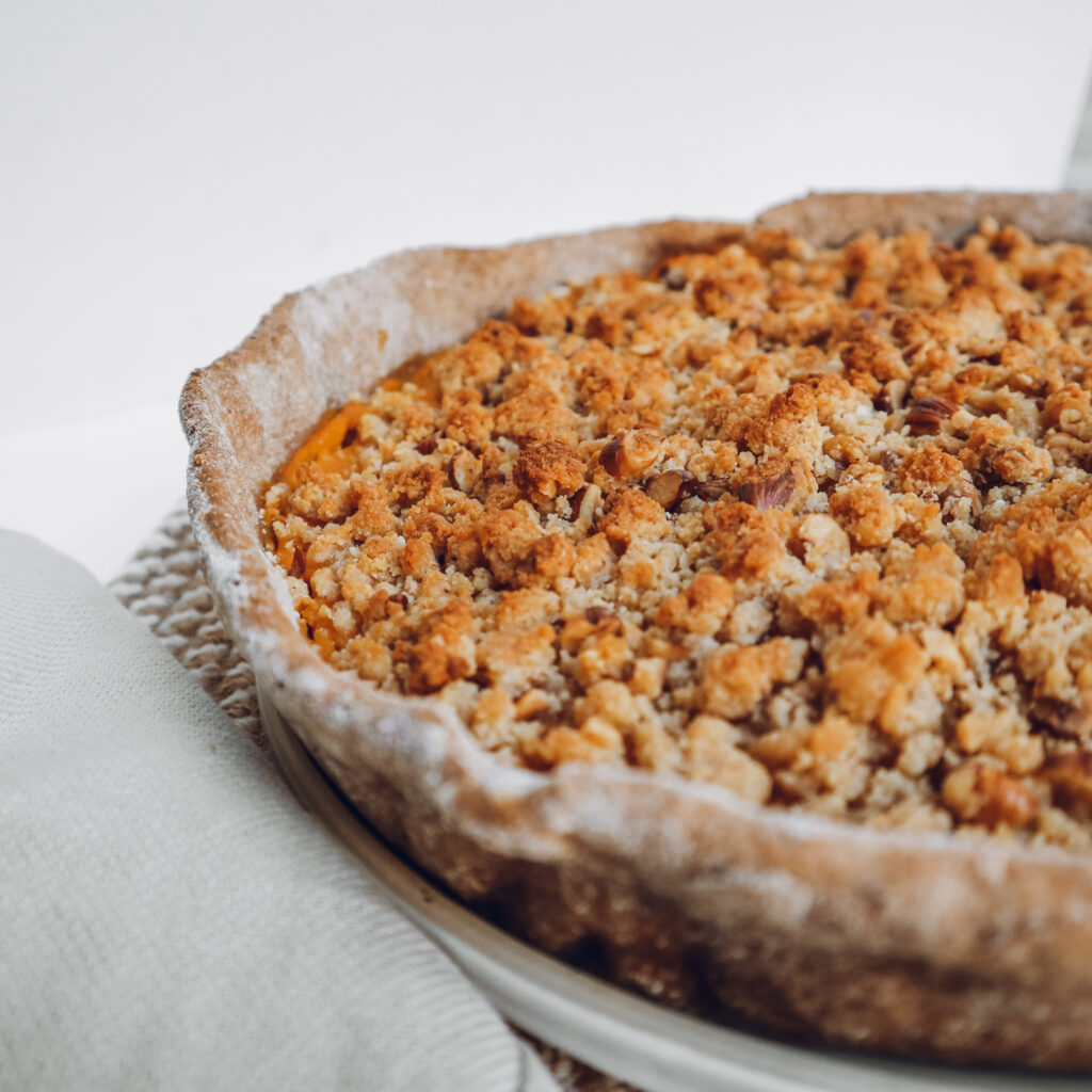 Tarte à la courge, crumble noisette et parmesan