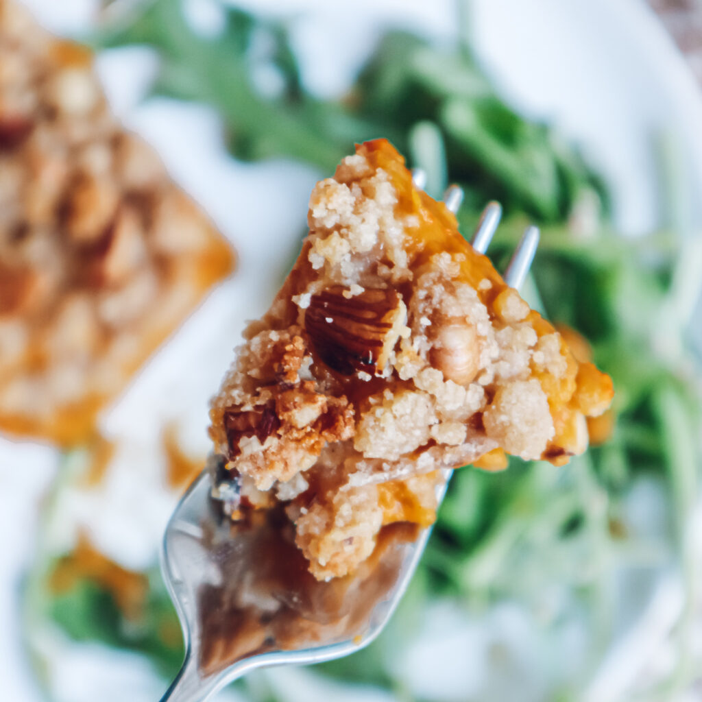 Tarte à la courge, crumble noisette et parmesan